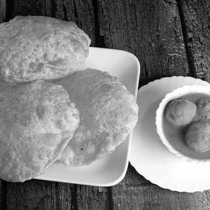Luchi (3pcs) Aloo Dum