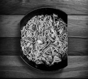 Chicken schezwan noodles