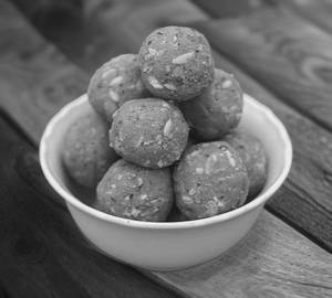 Panjeeri Ladoo (Desi Ghee)