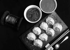 Steamed Vegetable Momos [6 Pcs]