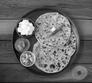 Paneer Pyaz Paratha 2pcs