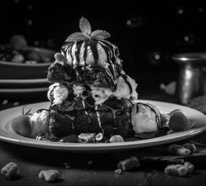 Brownie ice cream sundae