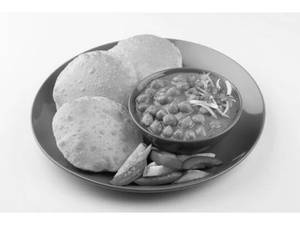 Chole Poori (3 Pcs.)