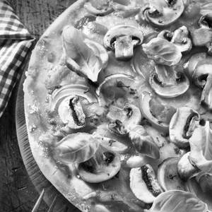 7" Cheese & Mushroom Pizza