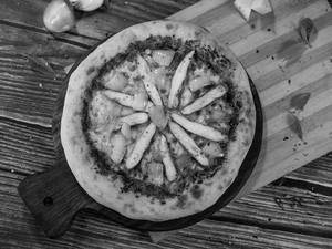 Pollo Pesto Pizza
