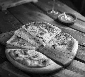 Cheese garlic naan