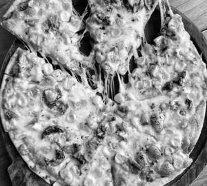 Chesse corn pizza