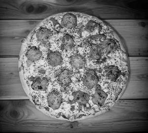 Fried paneer pizza