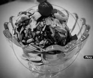 Kaju Badam Pista Sundae 