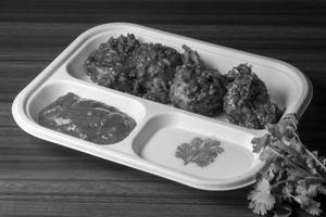 Akkha Paneer Schezwan Momos[8pcs]