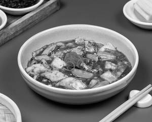 Assorted Vegetables And Cottage Cheese In Shanghai Sauce Gravy