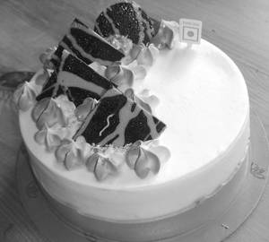 Black Currant Eggless Gateaux Small