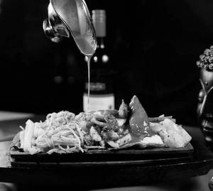Red Wine Surprise Sizzler [900 grams]
