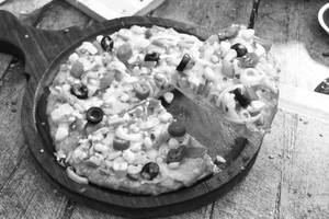 All Season Pizza