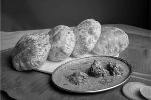 Poori With Chicken Curry [4 Pieces]