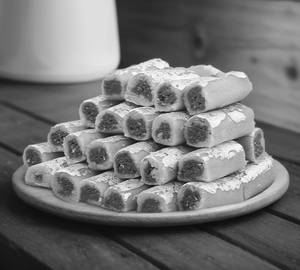 Kaju Pista Roll (250 Grams)