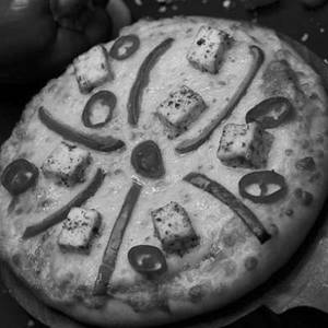 Capsicum Paneer And Red Paprika Pizza