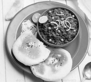 Chicken Keema With Baked Kulche