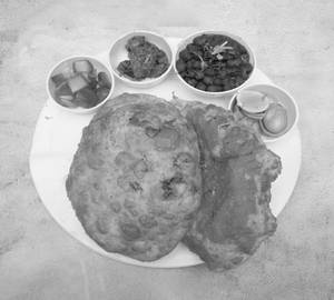 Chandani Chowk Ke Chole Bhature (2 Pcs Bhatura)