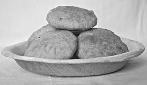 Pyaz Kachori ( 10 Pcs )