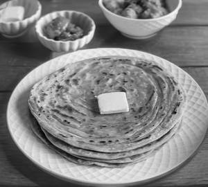 Aate ka laccha paratha
