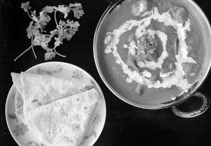 Chicken Butter Masala [2 Pieces] With 3 Rumali Roti