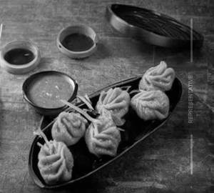 Paneer achari momos