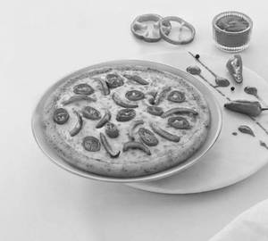 Capsicum And Red Paprika Pizza
