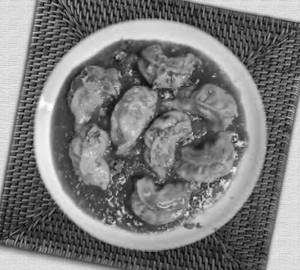 Chicken Cheese Chilli Momos (6 Pieces)