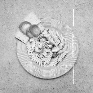 Chicken penne pasta whitw