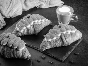 Tiramisu Croissant