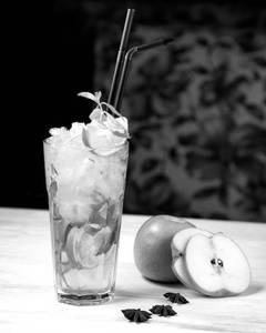 Green apple mojito