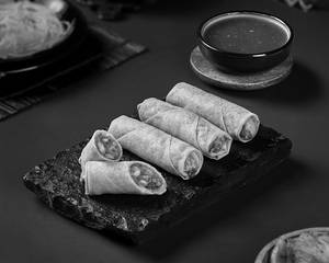 Exotic Chicken & Glass Noodle Spring Rolls (4 pcs)