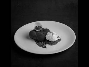 Belgium Chocolate Cake With Ice Cream