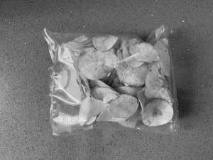Salted potato chips [100 grams]