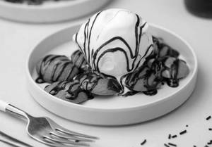 Iceice Cream & Fudge Vanilla Waffle