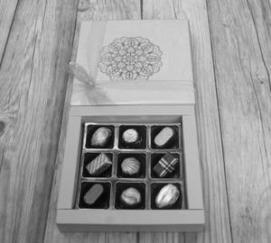 Pastel Green / Orange 9 Cavity Box [ Assorted Chocolate ]