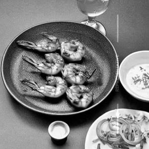 Grilled prawns in butter garlic sauce