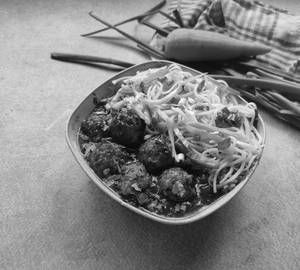 Veg Hakka Noodles With Veg Manchurian Combo