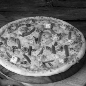 Paneer cheese pizza