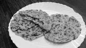Homestyle Makke Methi Paratha [1 pc]