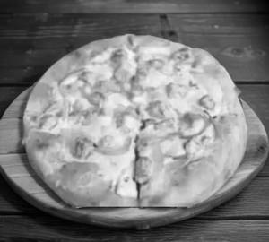 Onion and paneer pizza