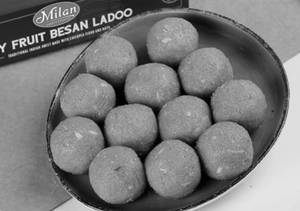 Desi Ghee Besan Laddu