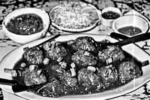 Veg Manchurian Steam Gravy Momos 