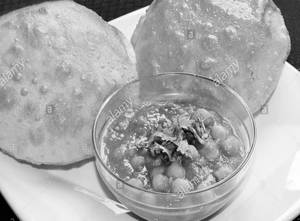 Aloo+5 Puri