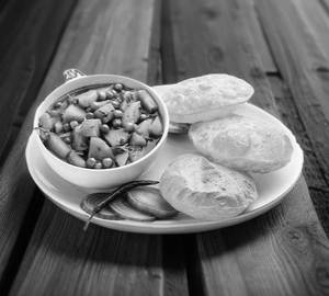 Chole Poori 4pc