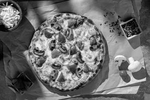 Woodfired - Cheesy Farmhouse Pizza (Bellpepper & Mushroom)