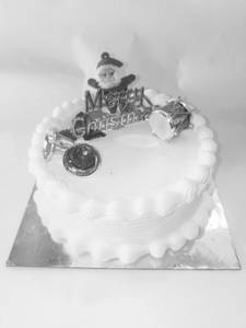 Vanilla Cake With Christmas Decoration ( 500 gm)