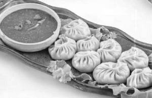 Achari Chicken Momos