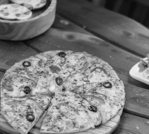 Indian Tandoori Paneer Cheese Burst Pizza [7 Inches]